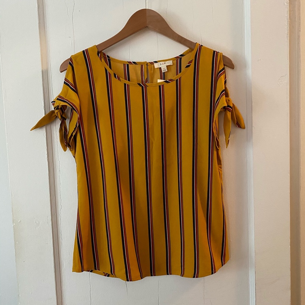 Pretty cold shoulder blouse